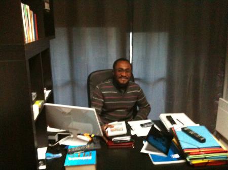 Le pasteur Jackson dans son bureau